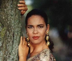 FABIOLA-DELLA-GATTA-INSEGNA FABIOLA-DELLA-GATTA-INSEGNA