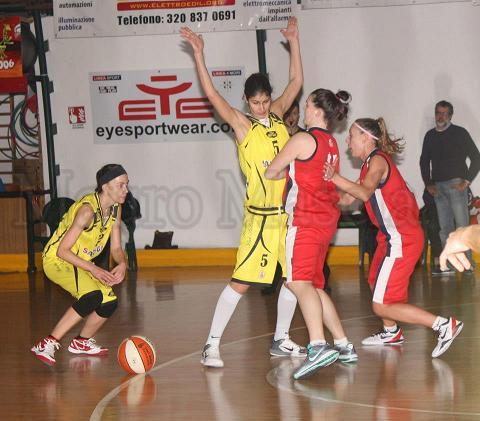 Emanuela Tinti e il blocco di Rks Yordanova Foto Mauro Mascia Emanuela Tinti e il blocco di Rks Yordanova Foto Mauro Mascia