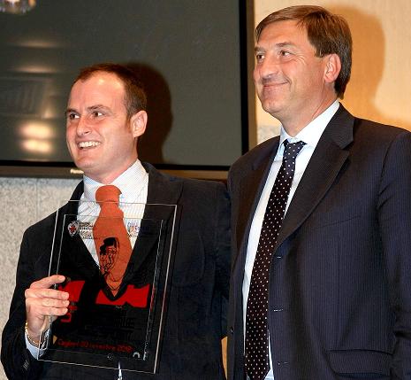 Magliona al momento della premiazione con lassessore Milia Magliona al momento della premiazione con lassessore Milia