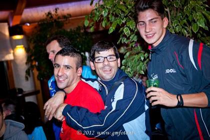 Stefano Curcio e Dario Loreto attorniati dai tifosi nel dopo gara Max Mocci Fotografia