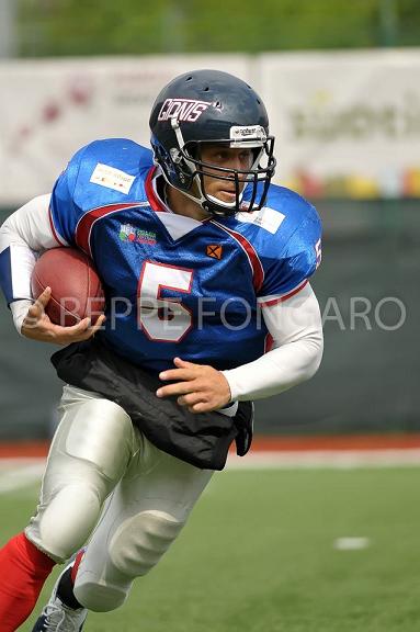 Chris Owens in azione Chris Owens in azione