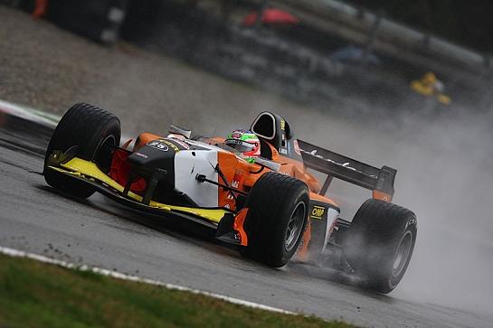 Riccardo Agostini in azione sulla monoposto di AutoGP Riccardo Agostini in azione sulla monoposto di AutoGP