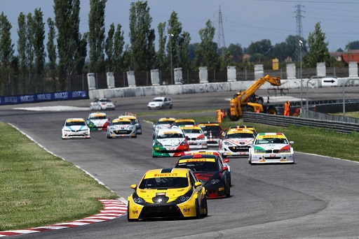 Busnelli - Moccia Seat Leon - DTM guidano il plotone del CITE