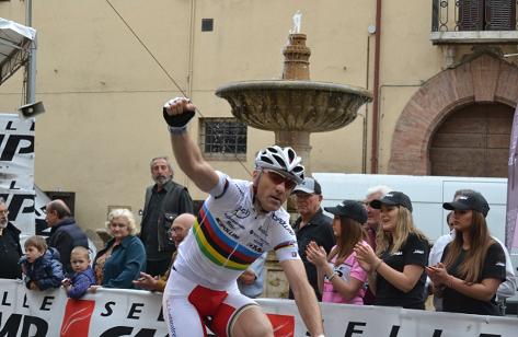 Deruta Giro dItalia Amatori 2013 Michele Pittacolo allarrivo Deruta Giro dItalia Amatori 2013 Michele Pittacolo allarrivo