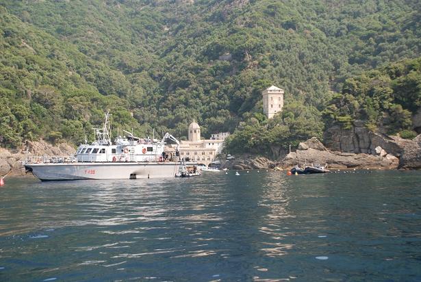 Nave Pedretti sfondo San Fruttuoso Nave Pedretti sfondo San Fruttuoso