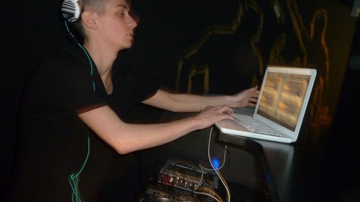 ve.29-11-13 Tao Dj FedeG 20enne dj genovese che suona già con le dance-star 1