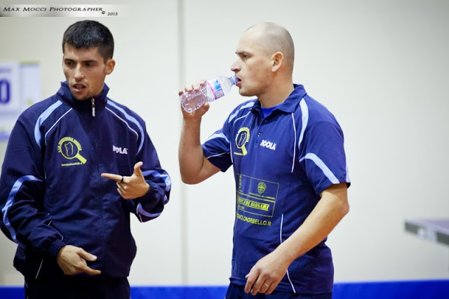 Il tecnico Mauro Locci con Maxim Kuznetsov Max Mocci Fotografia Il tecnico Mauro Locci con Maxim Kuznetsov Max Mocci Fotografia