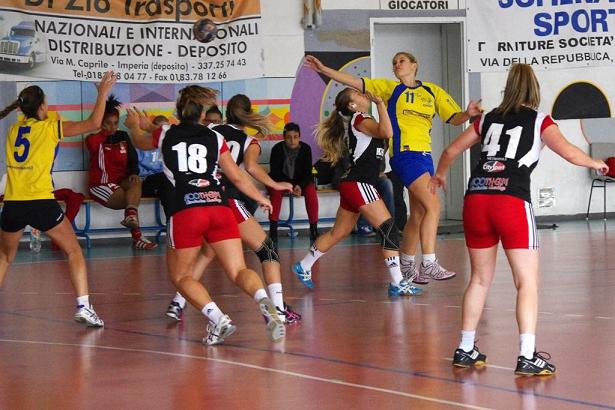 assist di debora ginulla per il pivot florencia traverso assist di debora ginulla per il pivot florencia traverso