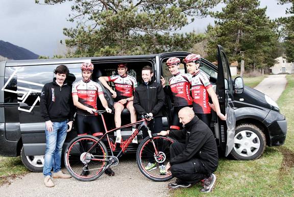 Kento Racing Team 2014 gli agonisti con il ds Sellini il presidente Brizzi e il vice presidente Romano 2