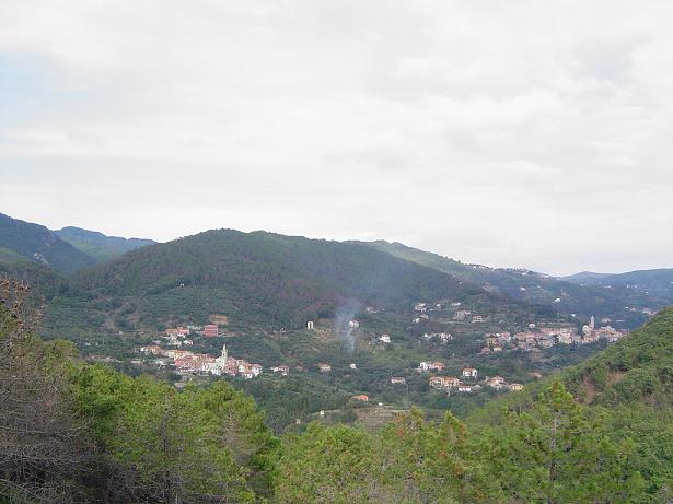 vista da monte loreto su castiglione chiavarese e san pietro di frascati
