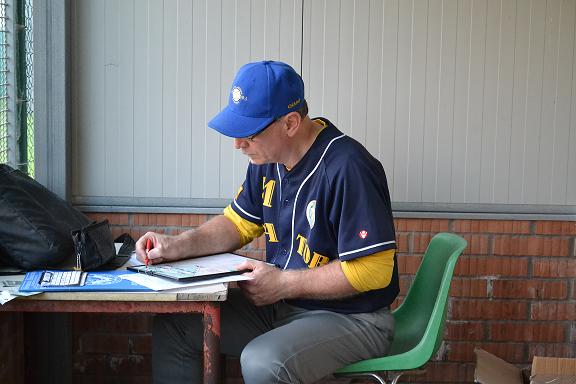 IL MANAGER CLAUDIO CHAMP CAMPIOLI MENTRE PREPARA LA STRATEGIA IL MANAGER CLAUDIO CHAMP CAMPIOLI MENTRE PREPARA LA STRATEGIA
