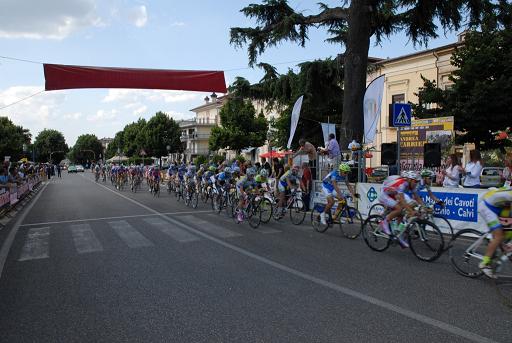 1Un passaggio della corsa su Viale Principe Carlo Spinelli