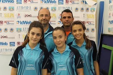 Il trio della Muraverese di B femminile con il tecnico Poma e il presidente Mattana