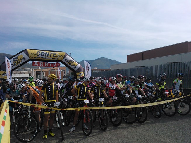 Marathon dei Monti Aurunci 2014 preparativi per la partenza da Fondi