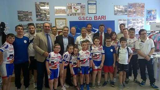 1adonazione defibrillatore scuola di ciclismo franco ballerini bari 1adonazione defibrillatore scuola di ciclismo franco ballerini bari