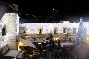 nevicata artificiale a Capri 2014 nevicata artificiale a Capri 2014