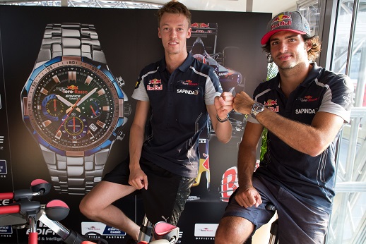 I piloti Daniil Kvyat e Carlos Sainz alla presentazione di EDIFICE Scuderia Toro Rosso Limited Edition