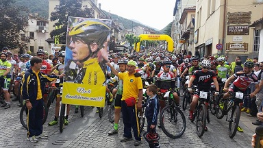 Marathon degli Stazzi 2016 partenza e omaggio a Cesidio Marathon degli Stazzi 2016 partenza e omaggio a Cesidio