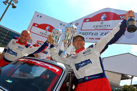 De Luis a sx e Da Zanche a dx festeggiano la vittoria al Rally Lana 2016 De Luis a sx e Da Zanche a dx festeggiano la vittoria al Rally Lana 2016