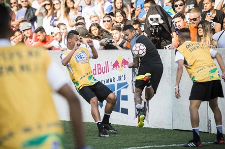 Neymar Jr in azione Neymar Jr in azione