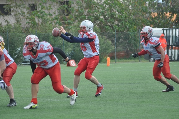 Il qb Simone Moccia si appresta al lancio Foto Battista Battino
