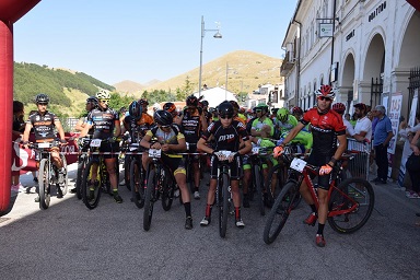 Bike Marathon Gran Sasso 09072017 partenza 1 Bike Marathon Gran Sasso 09072017 partenza 1