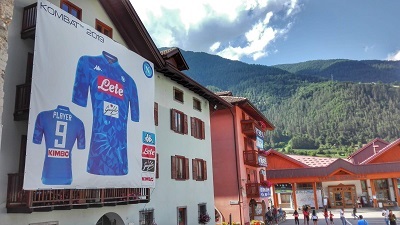 Maglia appesa in Piazza Maglia appesa in Piazza