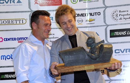 Davide Valsecchi riceve il Memorial Barbetti da Luca Uccellani del CECA al Trofeo Fagioli 2017 PhotoStudio