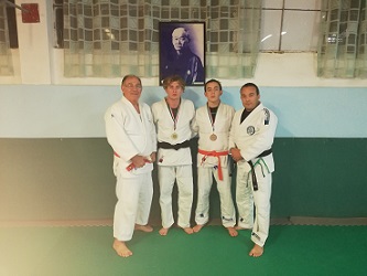 Simone Revelli e Andrea Poderico tra il M Alberto Ferrigno e l I.T. Andrea Molinari.
