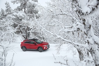 eclipse-cross-snow-3-4-front-upper eclipse-cross-snow-3-4-front-upper