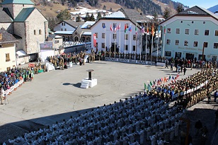 0Plotoni CaSTA adunati in Piazza del Magistrato di San Candido BZ 0Plotoni CaSTA adunati in Piazza del Magistrato di San Candido BZ