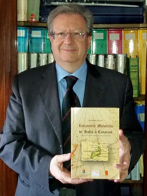 0aA-Licata-con-il-suo-libro-su-L-Malocello-in-lingua-spagnola 0aA-Licata-con-il-suo-libro-su-L-Malocello-in-lingua-spagnola