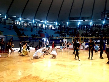 Esibizione di danzatori paralimpici Esibizione di danzatori paralimpici