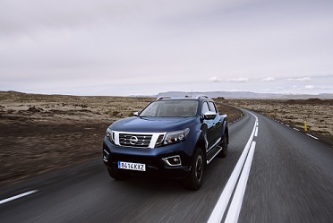 0a0nissan-navara-double-cab-blue-iceland-dynamic-front-3 0a0nissan-navara-double-cab-blue-iceland-dynamic-front-3