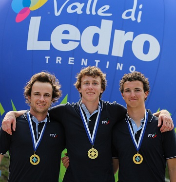 La medaglia doro agli italiani Rocco Attili Ludovico Mori e Giulio Tamburini nuovi campioni europei giovanili di Match race