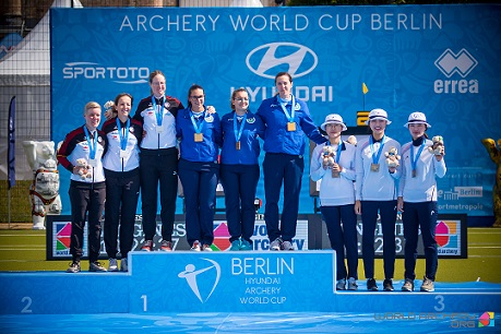 Le azzurre sul gradino piu alto del podio Le azzurre sul gradino piu alto del podio