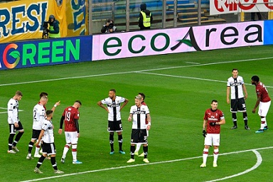 0a0aIl sodalizio fra Impresa Green ed Ecoarea pubblicizzato durante il recente incontro Parma - Milan