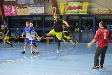 0a0aCampuzano al tiro contro il Menton 0a0aCampuzano al tiro contro il Menton