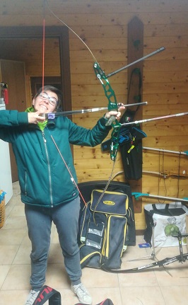 0a0aTamara Nespoli manda al fratello la foto con il suo arco ritrovato
