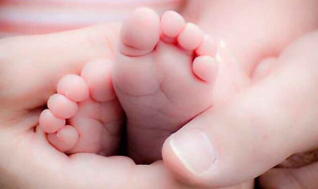 Aosta, bebè nasce positivo al Covid-19. Il parto è avvenuto la scorsa settimana in ospedale Aosta, bebè nasce positivo al Covid-19. Il parto è avvenuto la scorsa settimana in ospedale