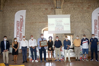 0a0aTLF20 Presentazione con ospiti e i piloti Merli e Faggioli in fondo a dx 0a0aTLF20 Presentazione con ospiti e i piloti Merli e Faggioli in fondo a dx