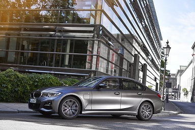 0a0aaaaap90359853-highres-bmw-320e-sedan-01-20 0a0aaaaap90359853-highres-bmw-320e-sedan-01-20