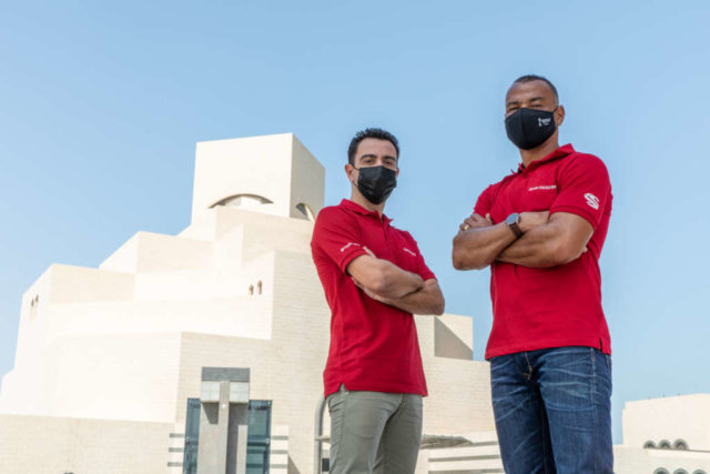 Football greats Cafu and Xavi in Qatar_3