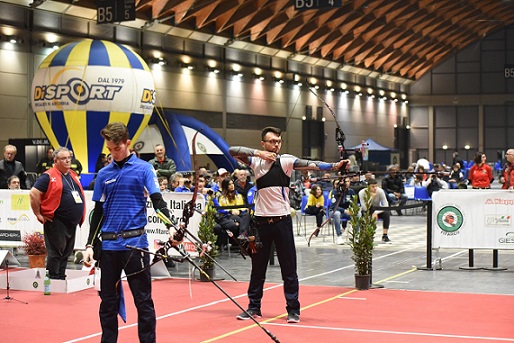 David Pasqualucci oro ricurvo nella finale con l'atleta di casa Francesco Gregori
