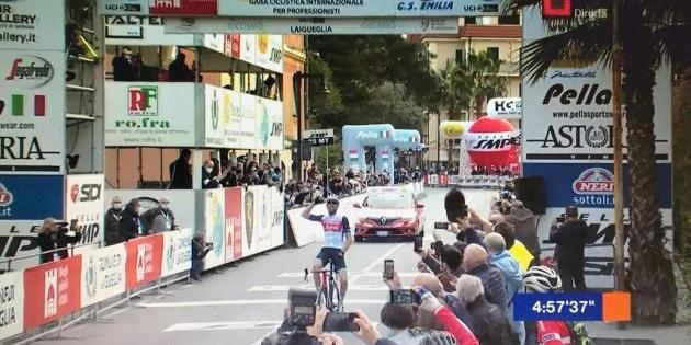 L-arrivo-solitario-di-Mollema