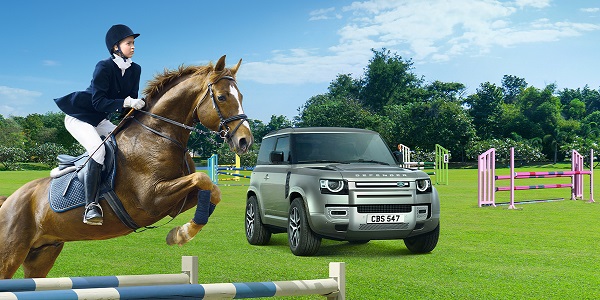Land_Rover_Defender_Piazza_di_Siena