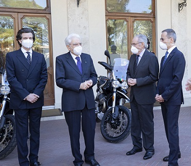 moto-guzzi-v85tt-al-quirinale-