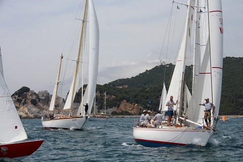 vele_d_epoca_in_regata_foto_maccione