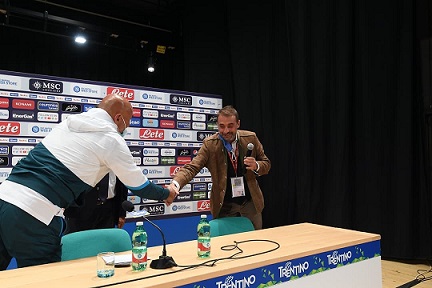 Il saluto di Mister Spalletti al sindaco di Dimaro Folgarida Andrea Lazzaroni