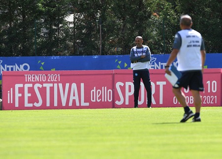Luciano Spalletti segue le fasi dell'allenamento PH Ciro Sarpa